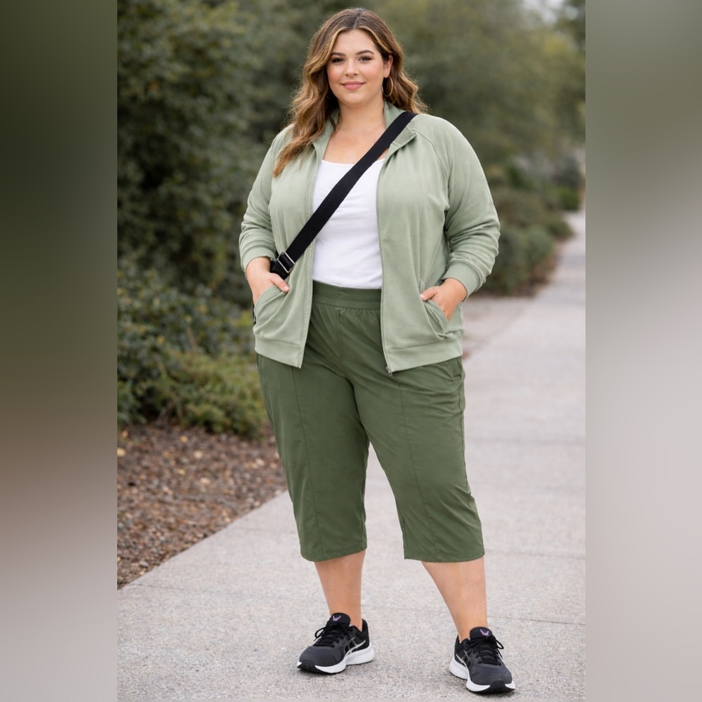Athleta‎ Nolita Wide Leg Cropped Pull On Pants Green Athleisure Size 26